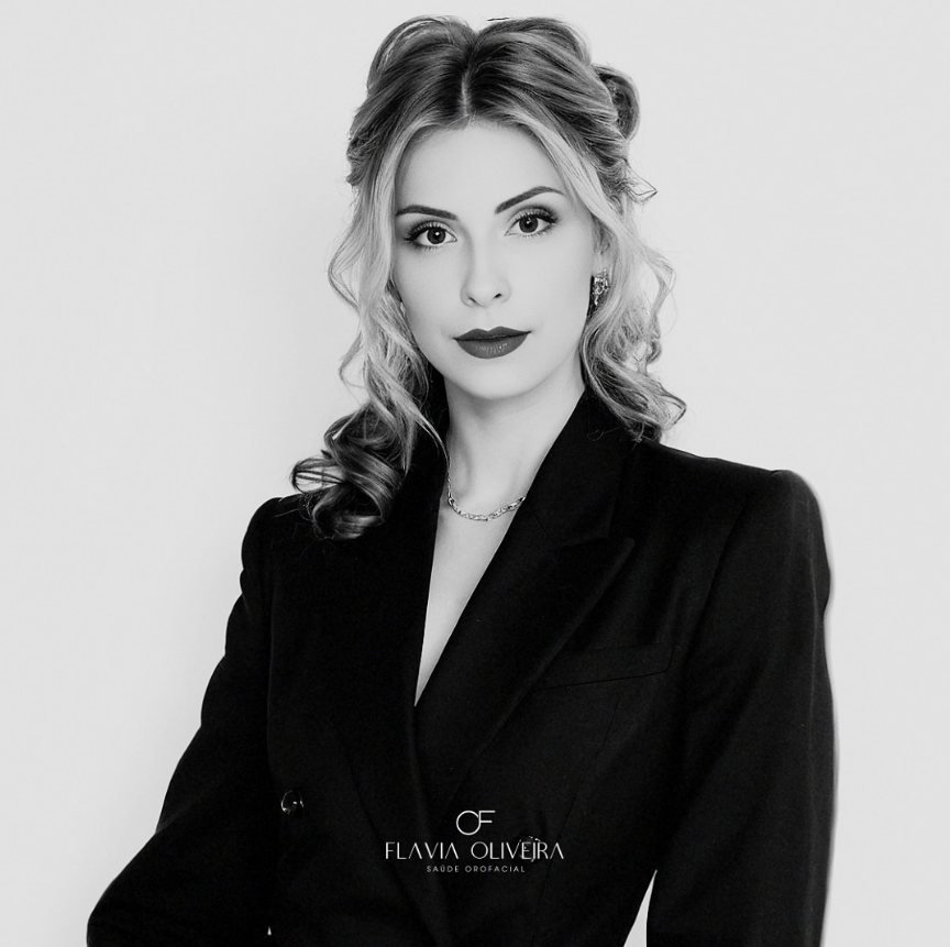 Retrato da Dra. Flavia Oliveira